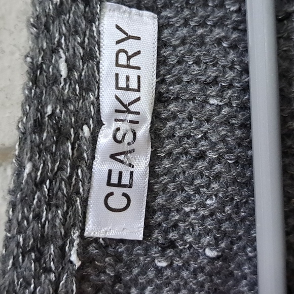 Ceasikery Gray Heathered Fringe Warm Long Sweater. Size Small - Picture 10 of 11